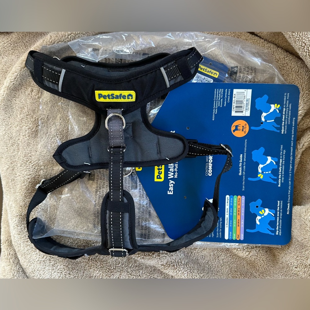 PetSafe Black and Gray No-Pull Dog Harness with Reflective Stitching